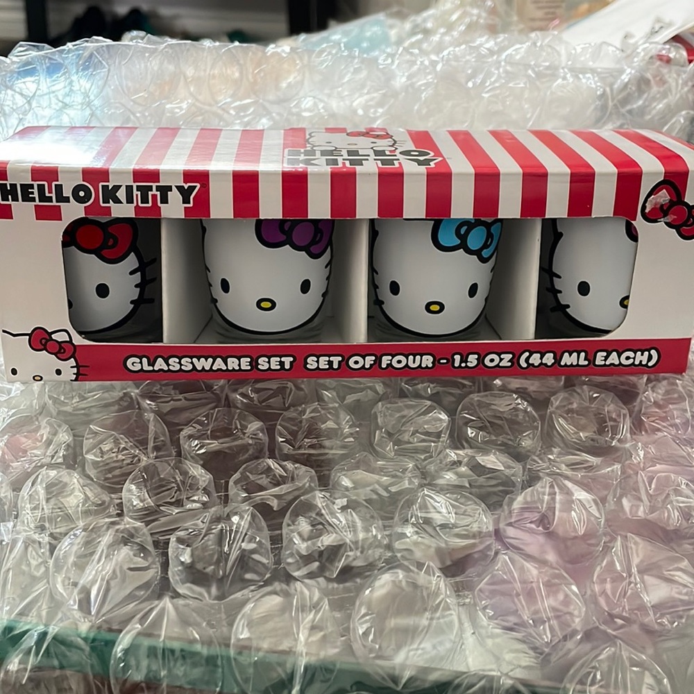 Hello Kitty Shot Glass Set